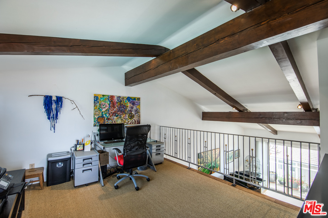 28362 Rey De Copas Lane Malibu, CA 90265 - Photo 8 of 30