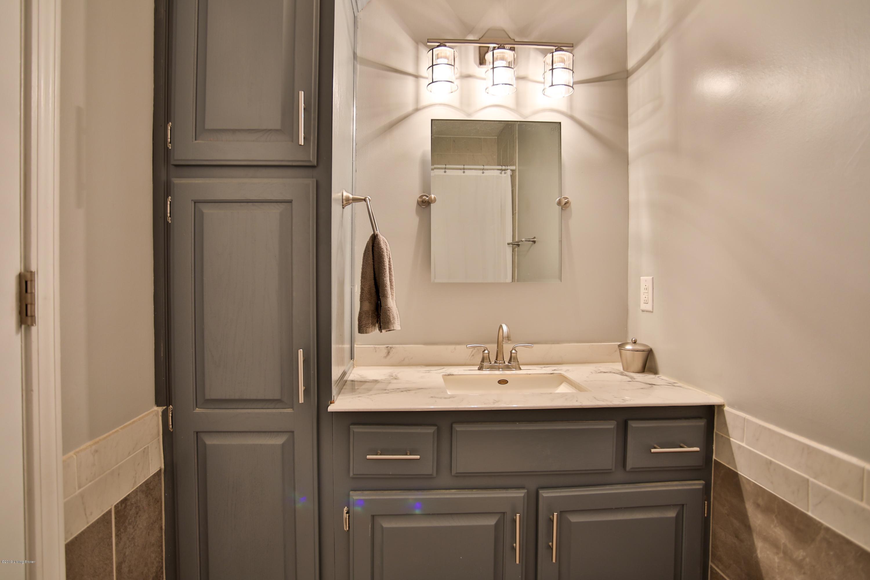 283 High Ridge Drive Shepherdsville, KY 40165 - Photo 19 of 43 Renovated Full Bathroom