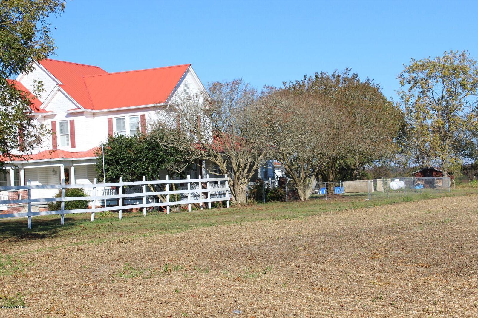 16.8-ac Perry Rivenbark Road Warsaw, NC 28398 - Photo 2 of 5 Left side of property adjacent to this home.