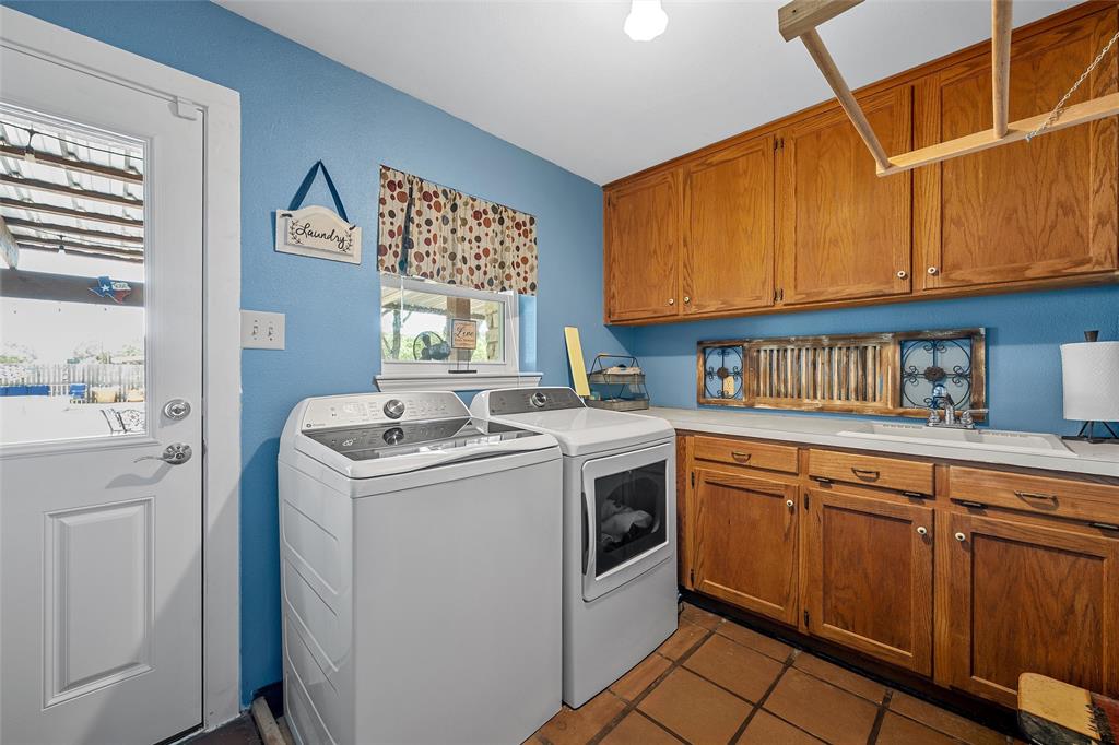 1010 Chapman Road Crawford, TX 76638 - Photo 24 of 40