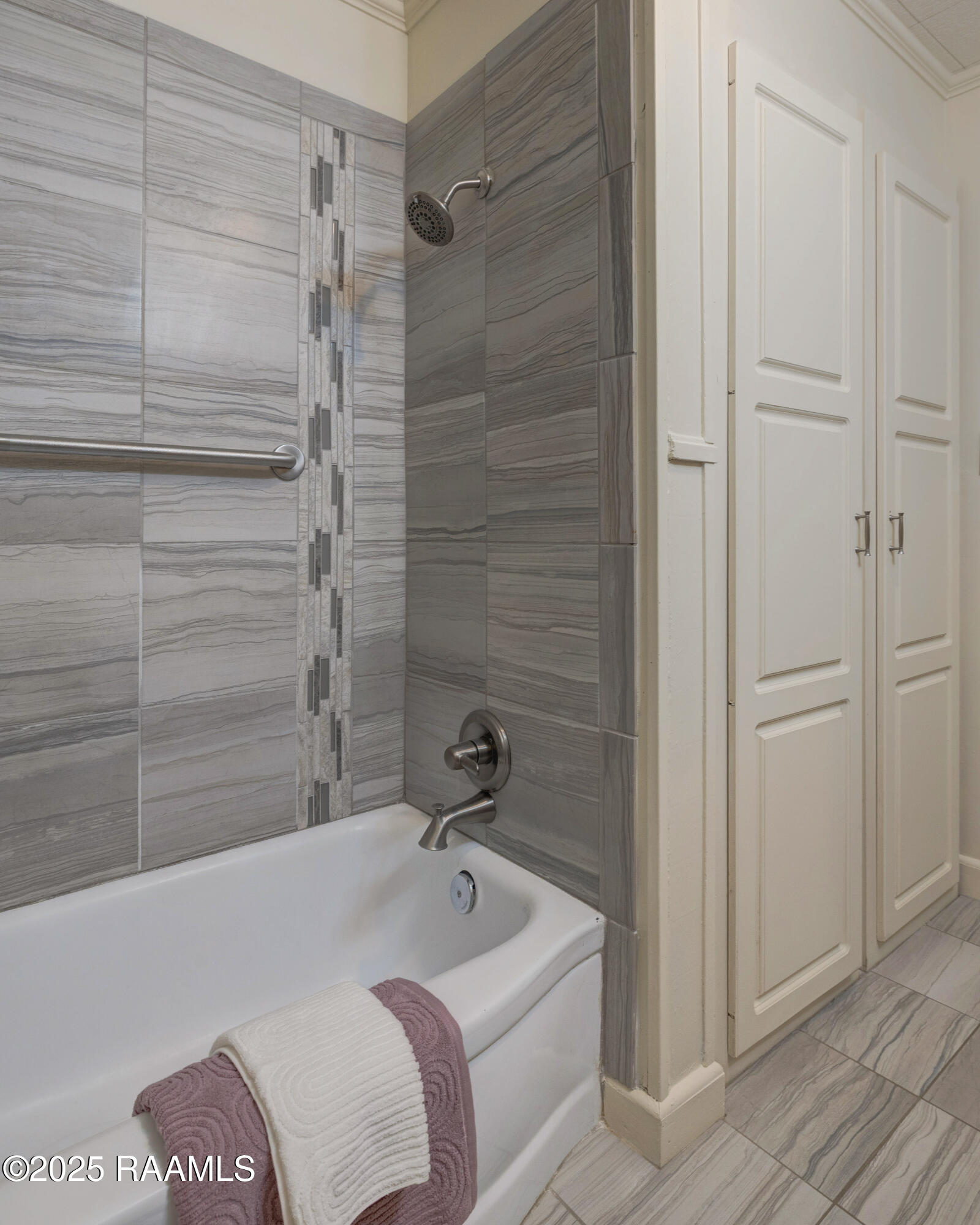 317 Indest Street New Iberia, LA 70563 - Photo 17 of 29 Tub Area