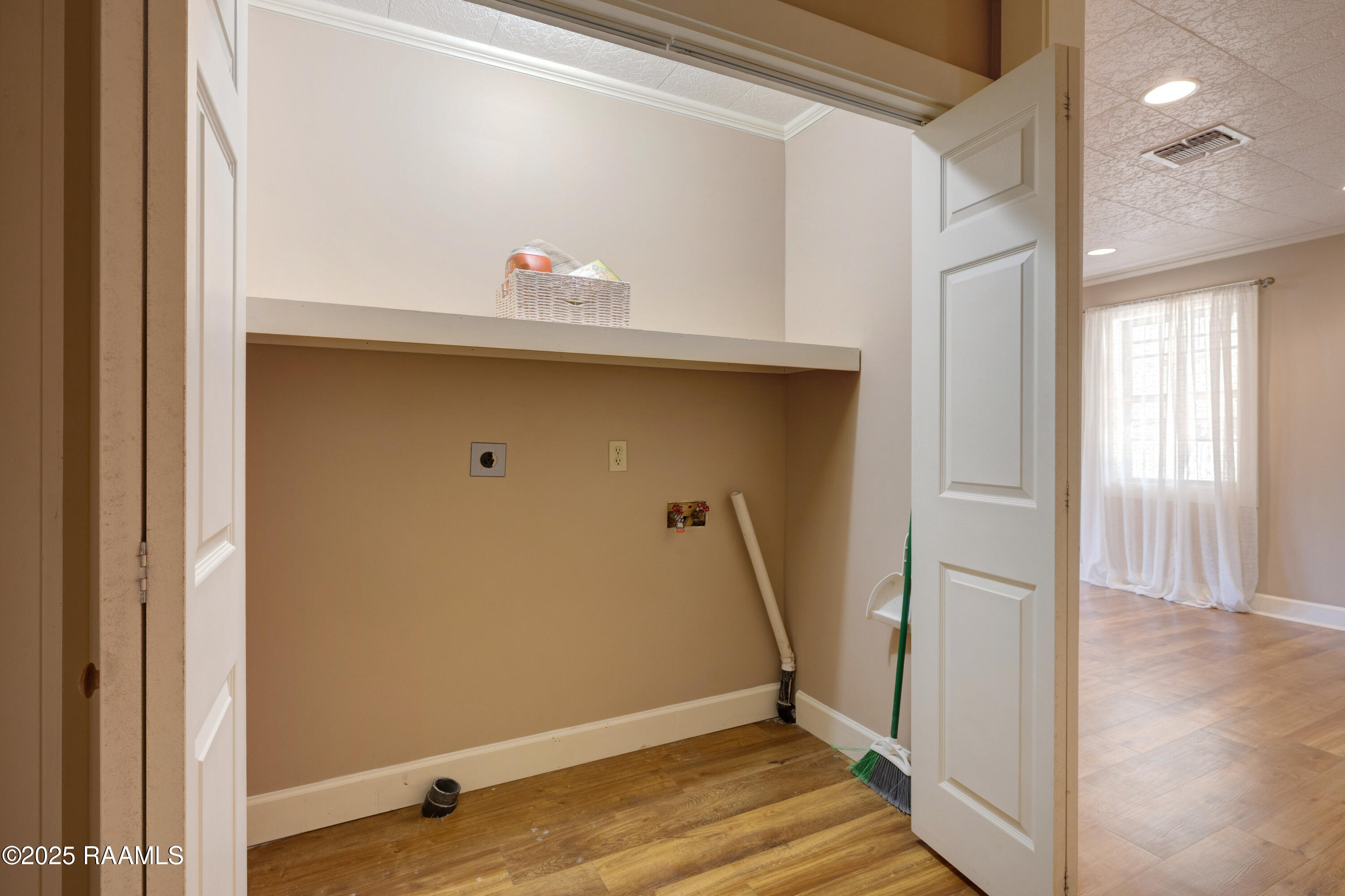 317 Indest Street New Iberia, LA 70563 - Photo 18 of 29 Laundry Space
