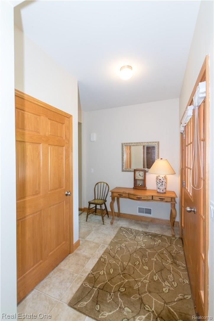 871 Heights Road Lake Orion, MI 48362 - Photo 8 of 38 Foyer and front closet