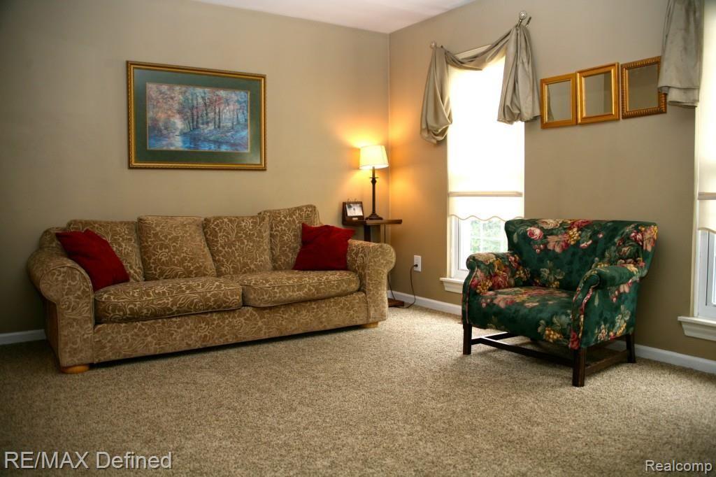 957 Hadley Road Rochester, MI 48307 - Photo 4 of 23 #4.jpg