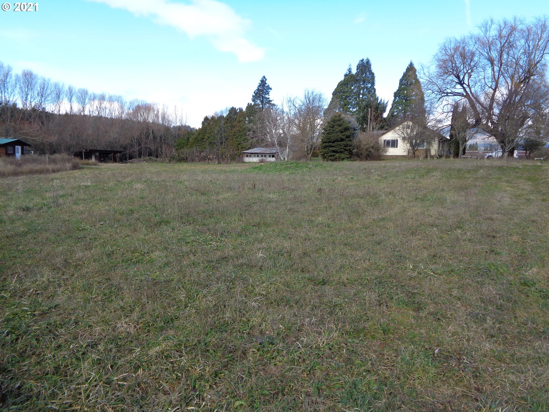 1060 Country Club Road Hood River, OR 97031 - Photo 13 of 21 Gallery Image 13