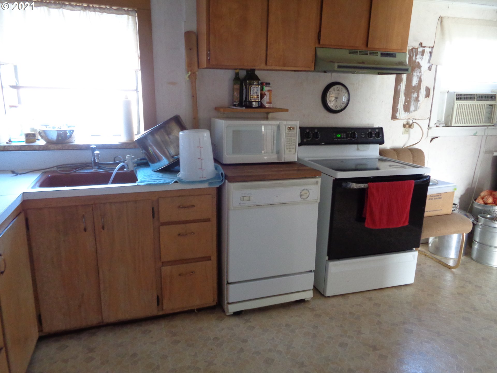 1060 Country Club Road Hood River, OR 97031 - Photo 16 of 21 Gallery Image 16