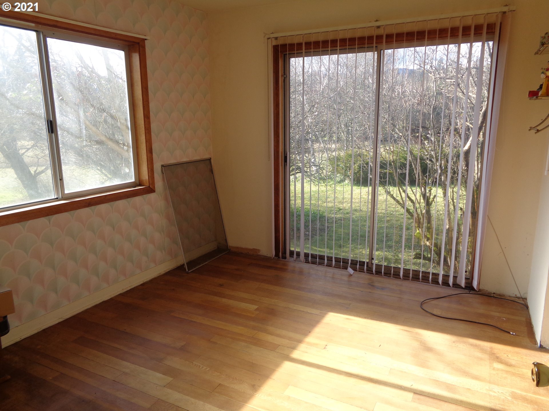 1060 Country Club Road Hood River, OR 97031 - Photo 18 of 21 Gallery Image 18