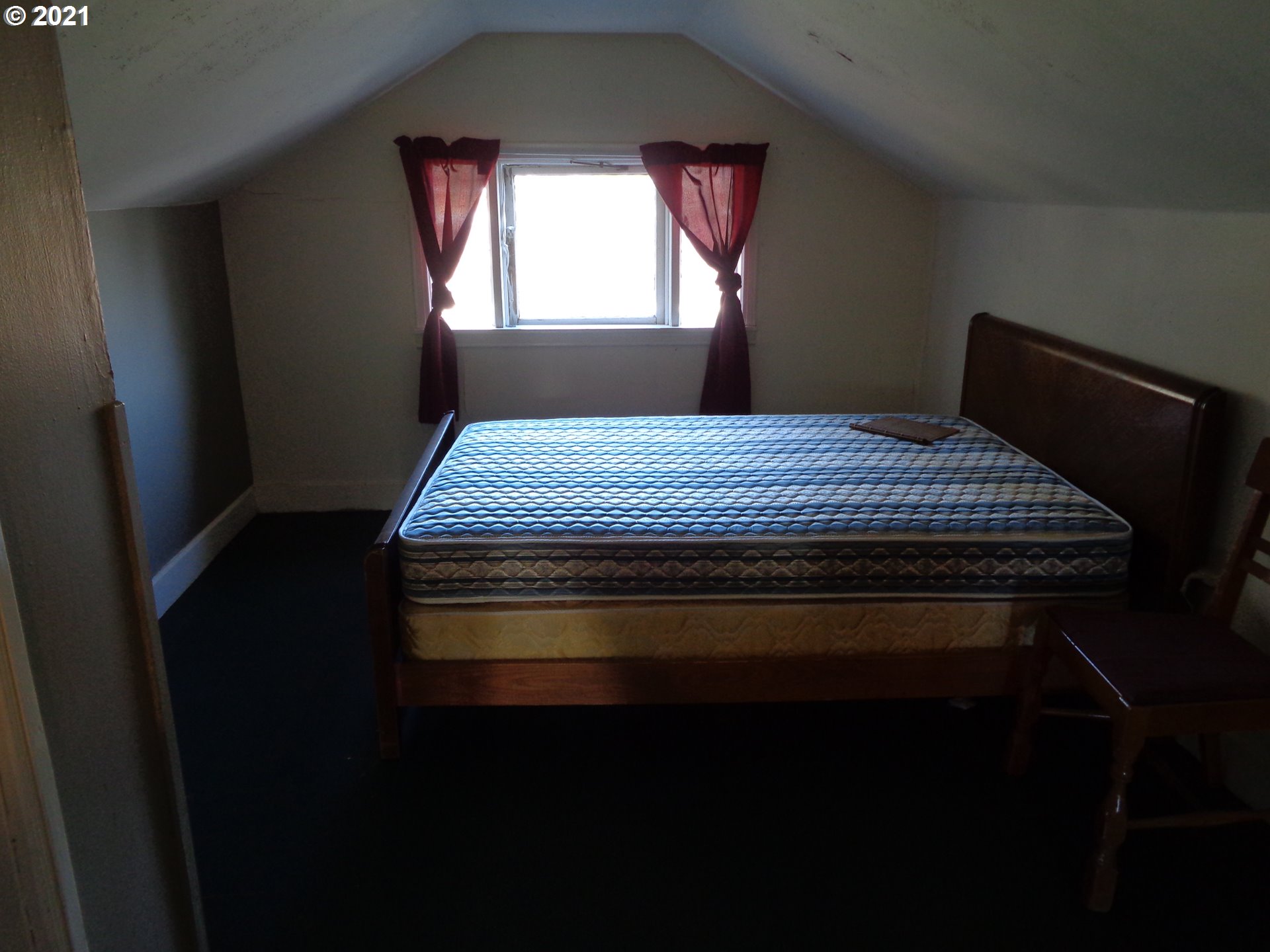 1060 Country Club Road Hood River, OR 97031 - Photo 20 of 21 Gallery Image 20