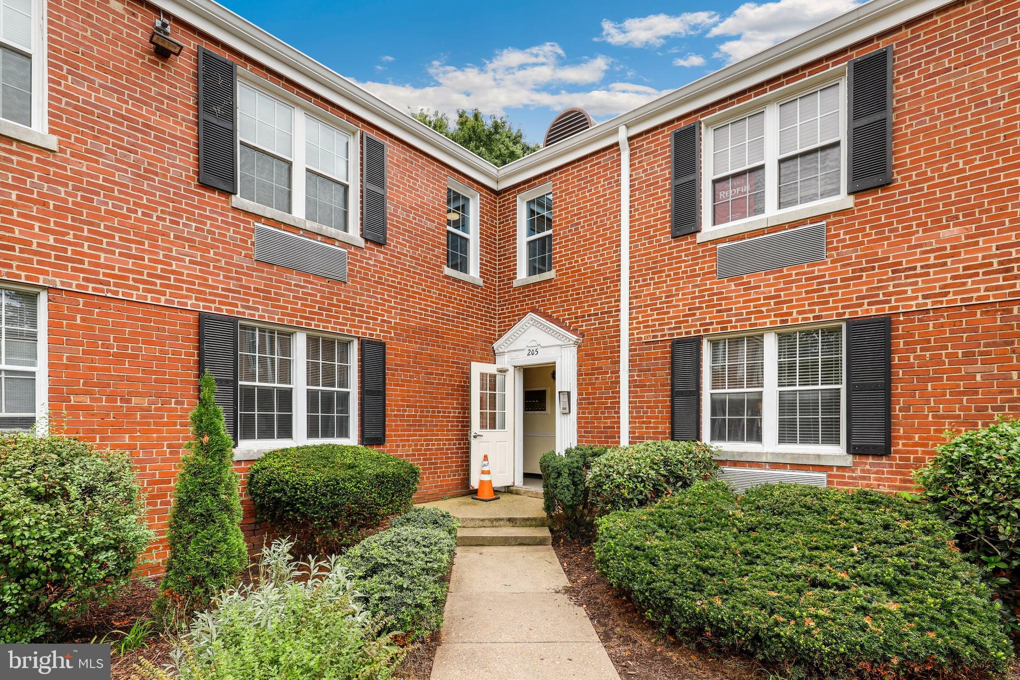 205 East Glebe Road, Unit E Alexandria, VA 22305 - Photo 1 of 20