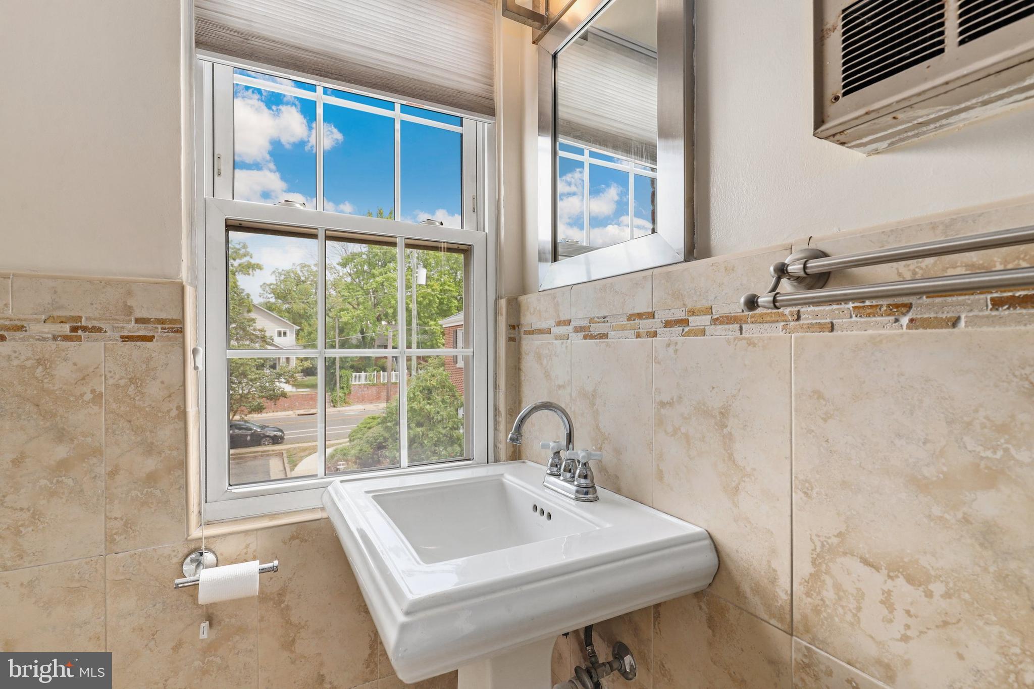 205 East Glebe Road, Unit E Alexandria, VA 22305 - Photo 18 of 20