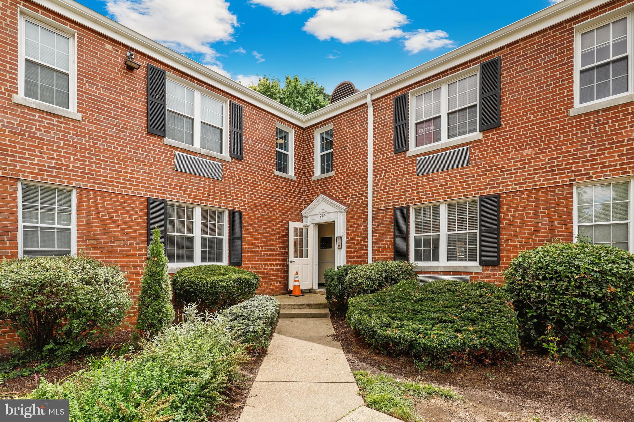205 East Glebe Road, Unit E Alexandria, VA 22305 - Photo 2 of 20