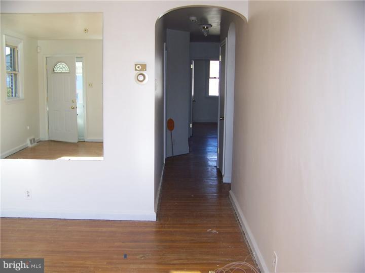2805 Rhawn Street Philadelphia, PA 19152 - Photo 5 of 9 Living Room