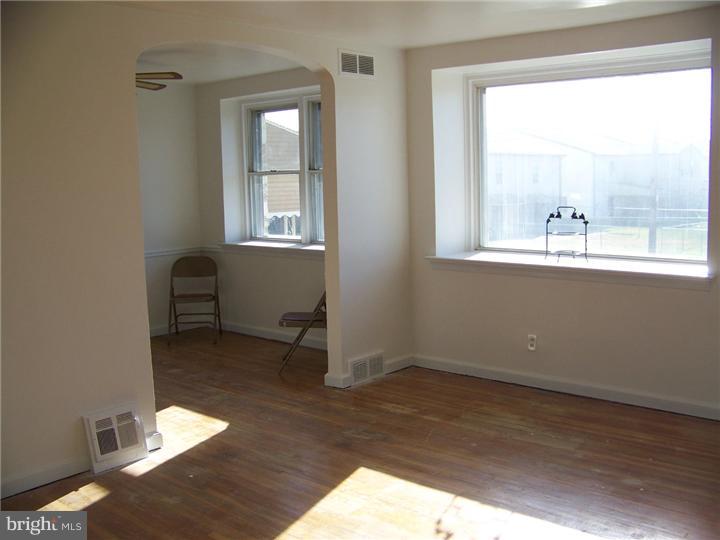 2805 Rhawn Street Philadelphia, PA 19152 - Photo 6 of 9 Living Room