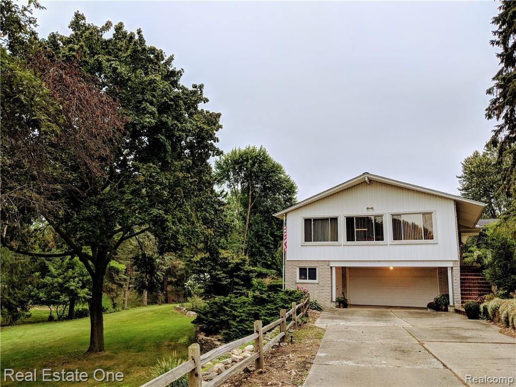 1249 Green Ridge Road Rochester Hills, MI 48309 - Photo 2 of 38