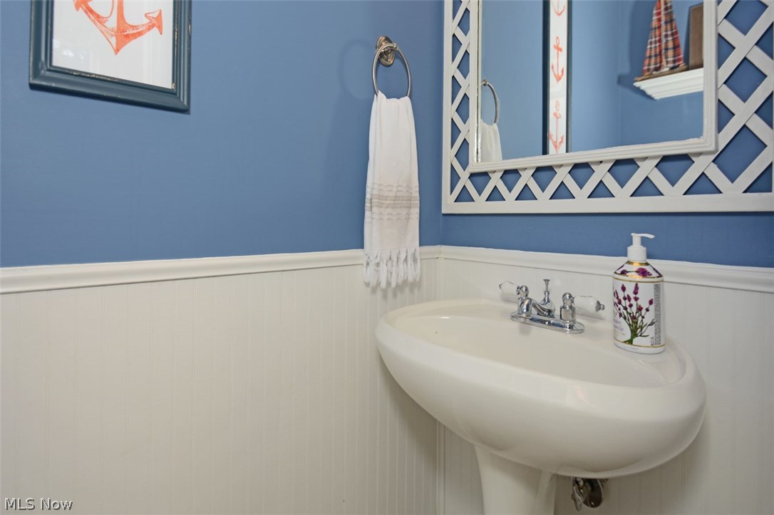 28307 Knickerbocker Road Bay Village, OH 44140 - Photo 21 of 35 Gallery Image 21