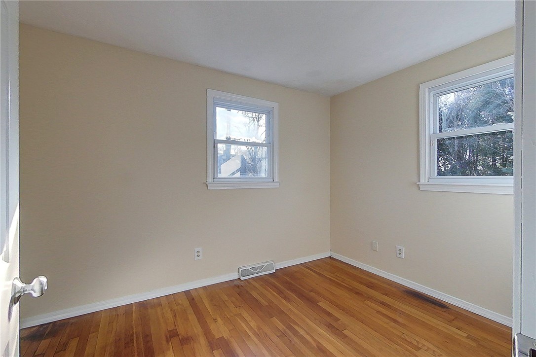 33 Ridgeway Drive Warren, RI 02885 - Photo 12 of 41 Gallery Image 12