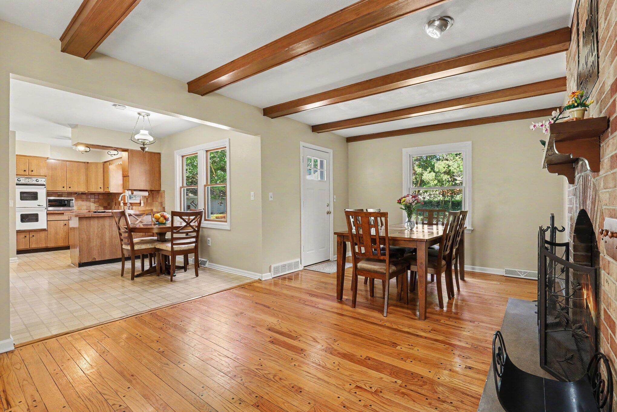 1653 Ridgeview Street Southeast Grand Rapids, MI 49506 - Photo 7 of 30 007_file_9512