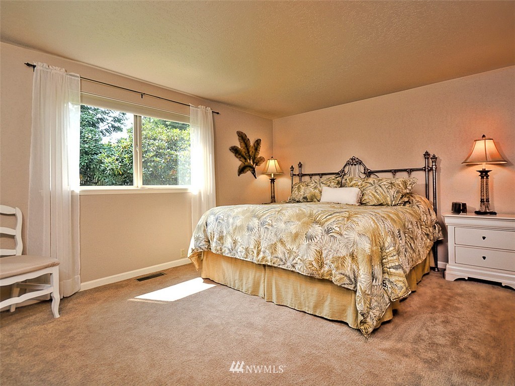 8943 Northeast 192nd Place Bothell, WA 98011 - Photo 12 of 24 Gallery Image 12