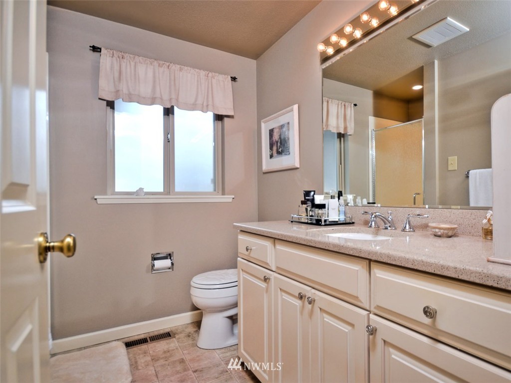 8943 Northeast 192nd Place Bothell, WA 98011 - Photo 14 of 24 Gallery Image 14