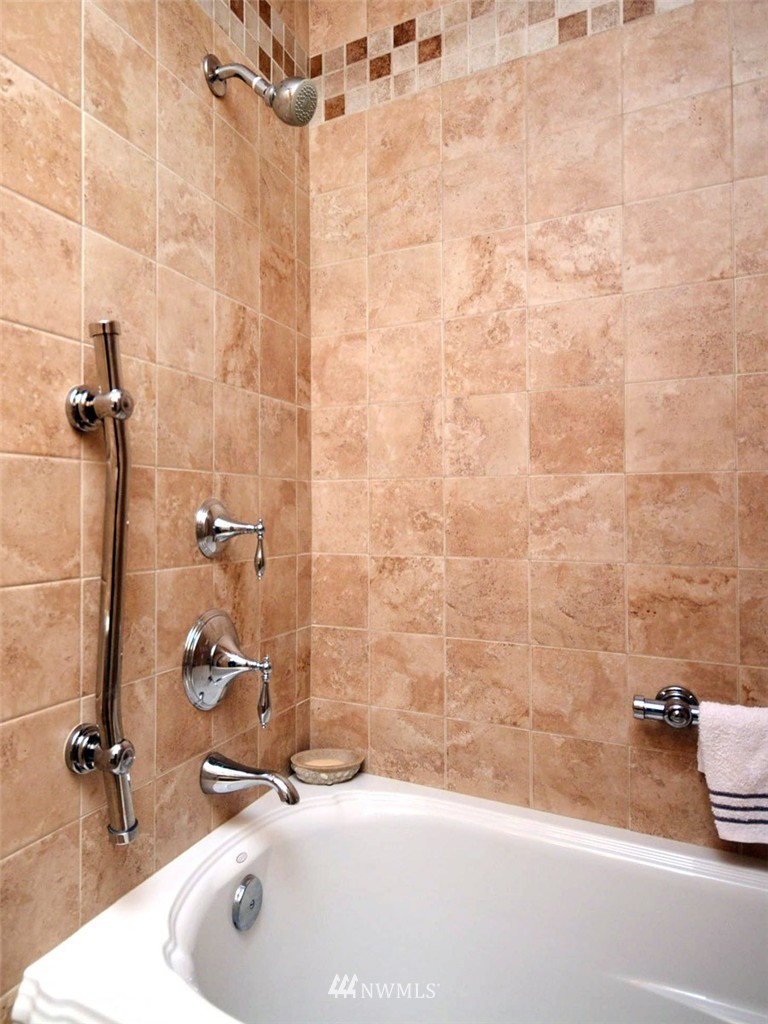 8943 Northeast 192nd Place Bothell, WA 98011 - Photo 18 of 24 Gallery Image 18