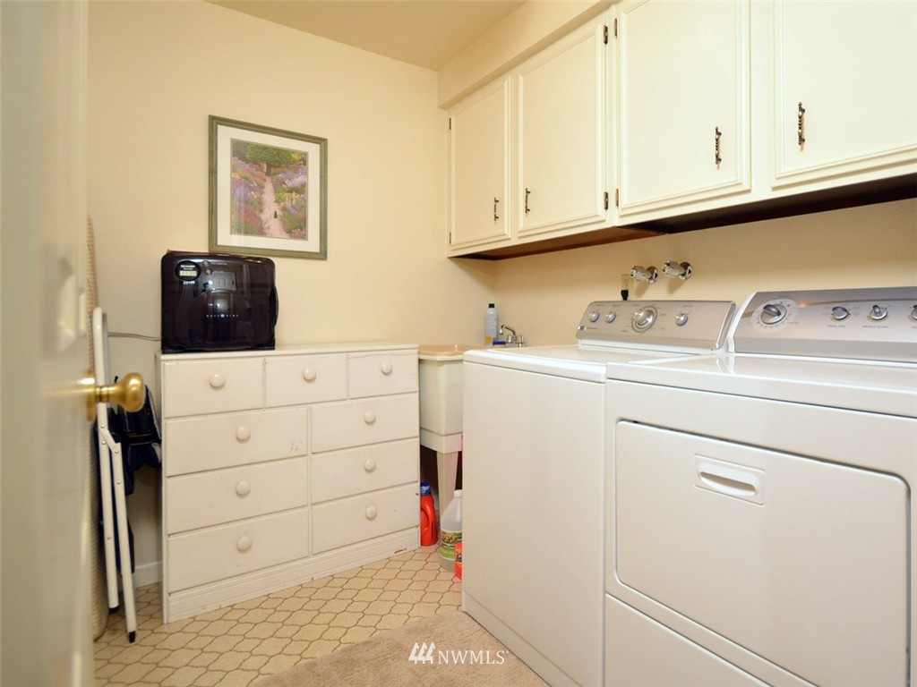 8943 Northeast 192nd Place Bothell, WA 98011 - Photo 19 of 24 Gallery Image 19