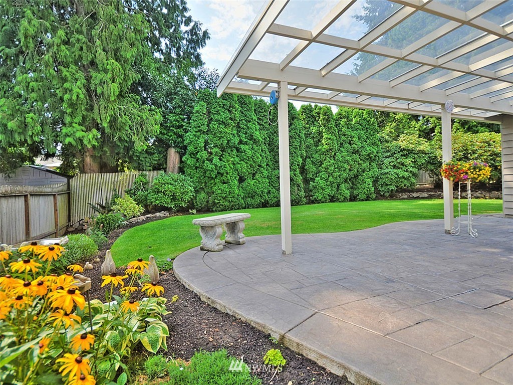 8943 Northeast 192nd Place Bothell, WA 98011 - Photo 8 of 24 Gallery Image 8