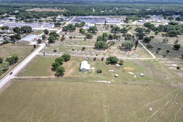 $394,900 | 325 Stenstrom Road, Wauchula, FL 33873