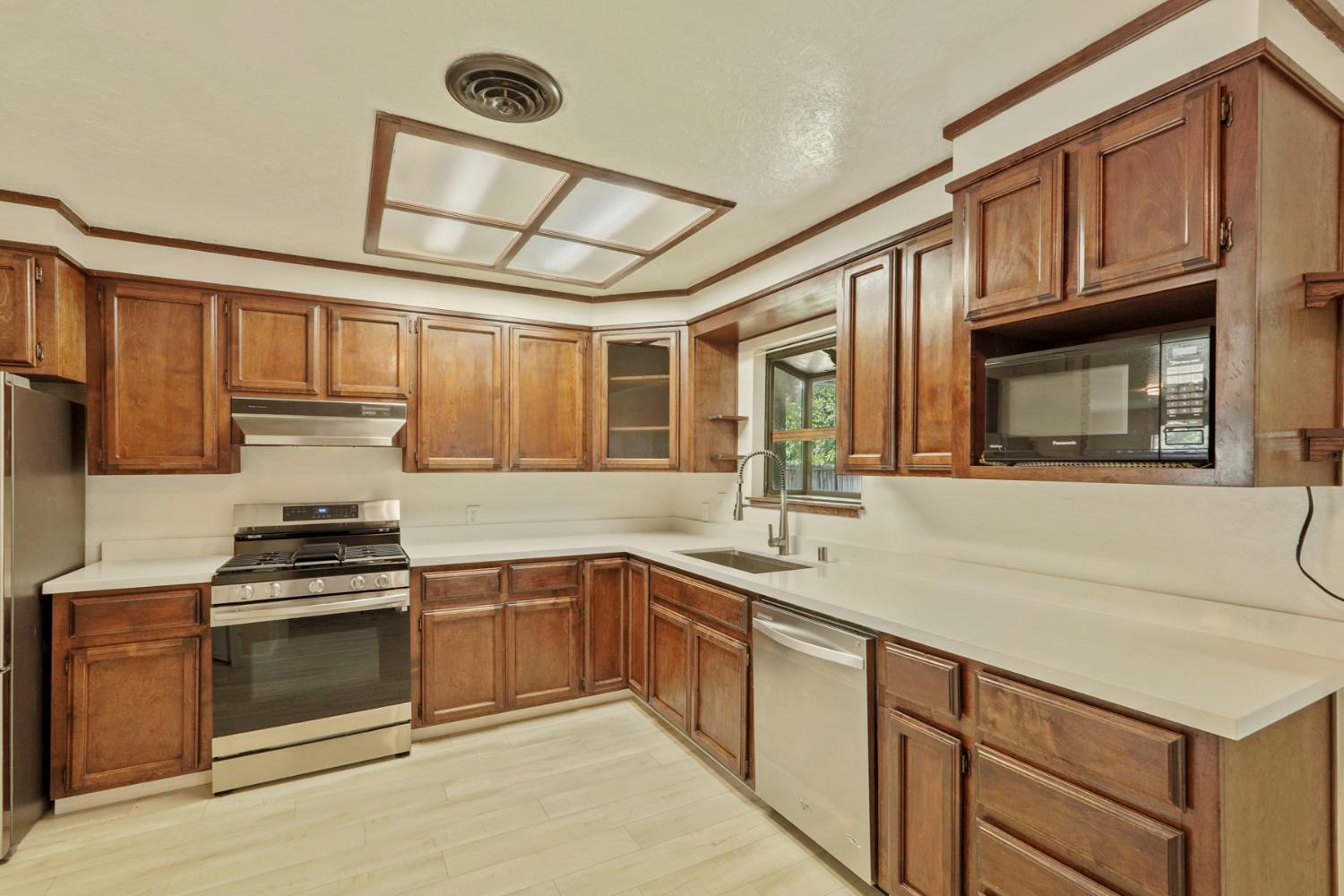 4831 Hibiscus Road Stockton, CA 95212 - Photo 3 of 38 Kitchen