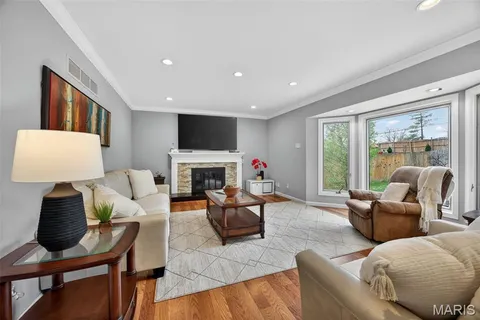 $489,000 | 323 Oakleigh Woods Drive, Ballwin, MO 63011