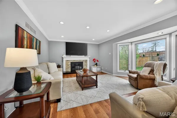 $489,000 | 323 Oakleigh Woods Drive, Ballwin, MO 63011