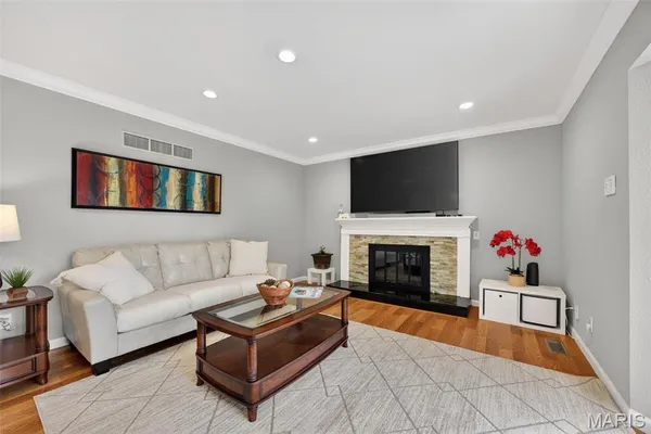 $489,000 | 323 Oakleigh Woods Drive, Ballwin, MO 63011