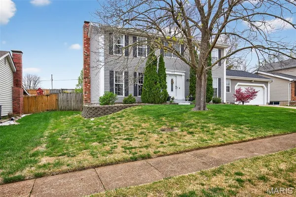 $489,000 | 323 Oakleigh Woods Drive, Ballwin, MO 63011