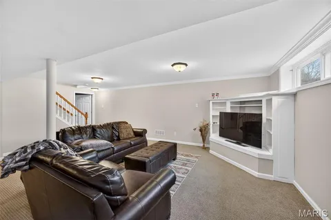 $489,000 | 323 Oakleigh Woods Drive, Ballwin, MO 63011