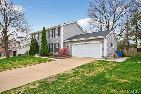 $489,000 | 323 Oakleigh Woods Drive, Ballwin, MO 63011