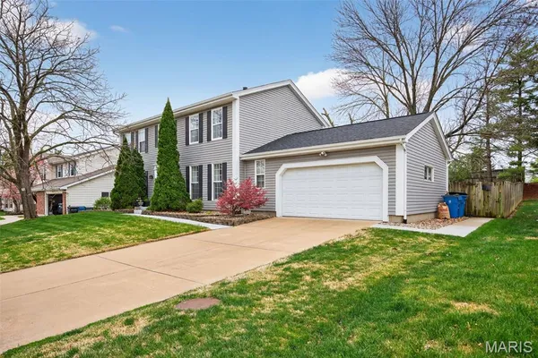 $489,000 | 323 Oakleigh Woods Drive, Ballwin, MO 63011