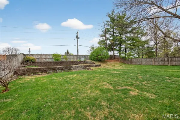 $489,000 | 323 Oakleigh Woods Drive, Ballwin, MO 63011