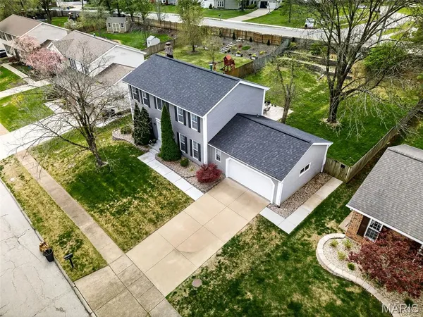 $489,000 | 323 Oakleigh Woods Drive, Ballwin, MO 63011