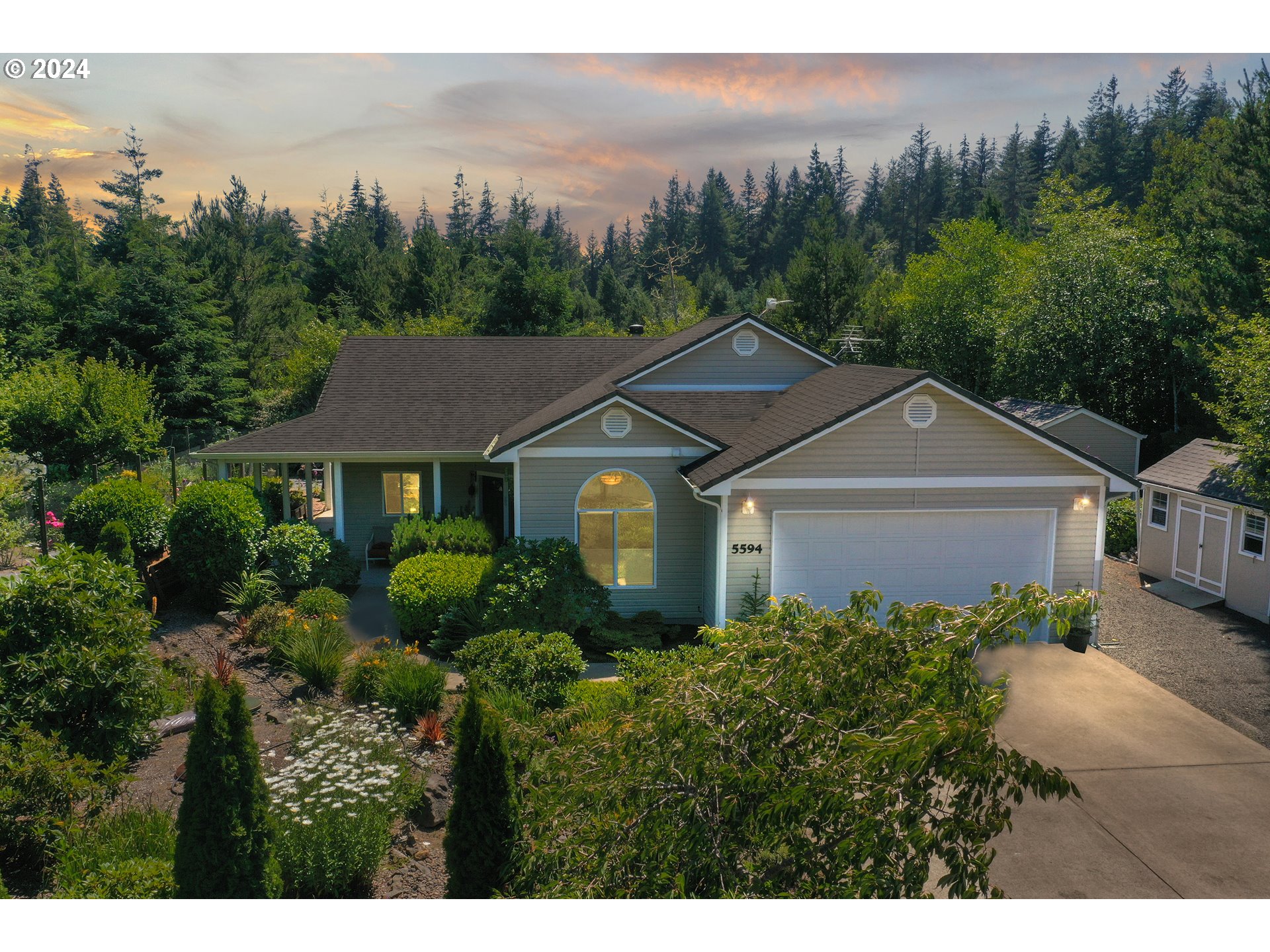 5594 Chittum Loop Florence, OR 97439 - Photo 1 of 39 Gallery Image 1