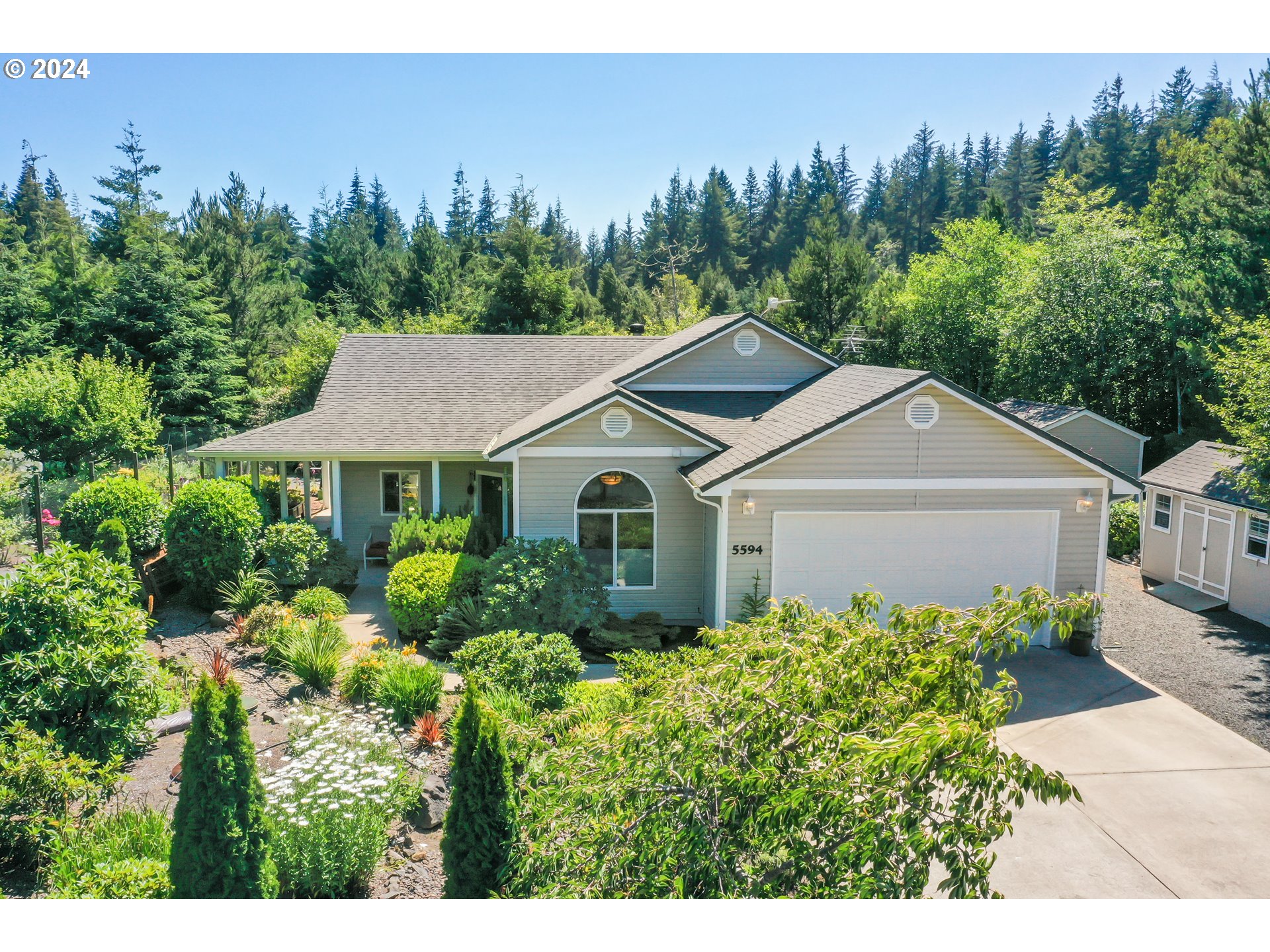 5594 Chittum Loop Florence, OR 97439 - Photo 2 of 39 Gallery Image 2