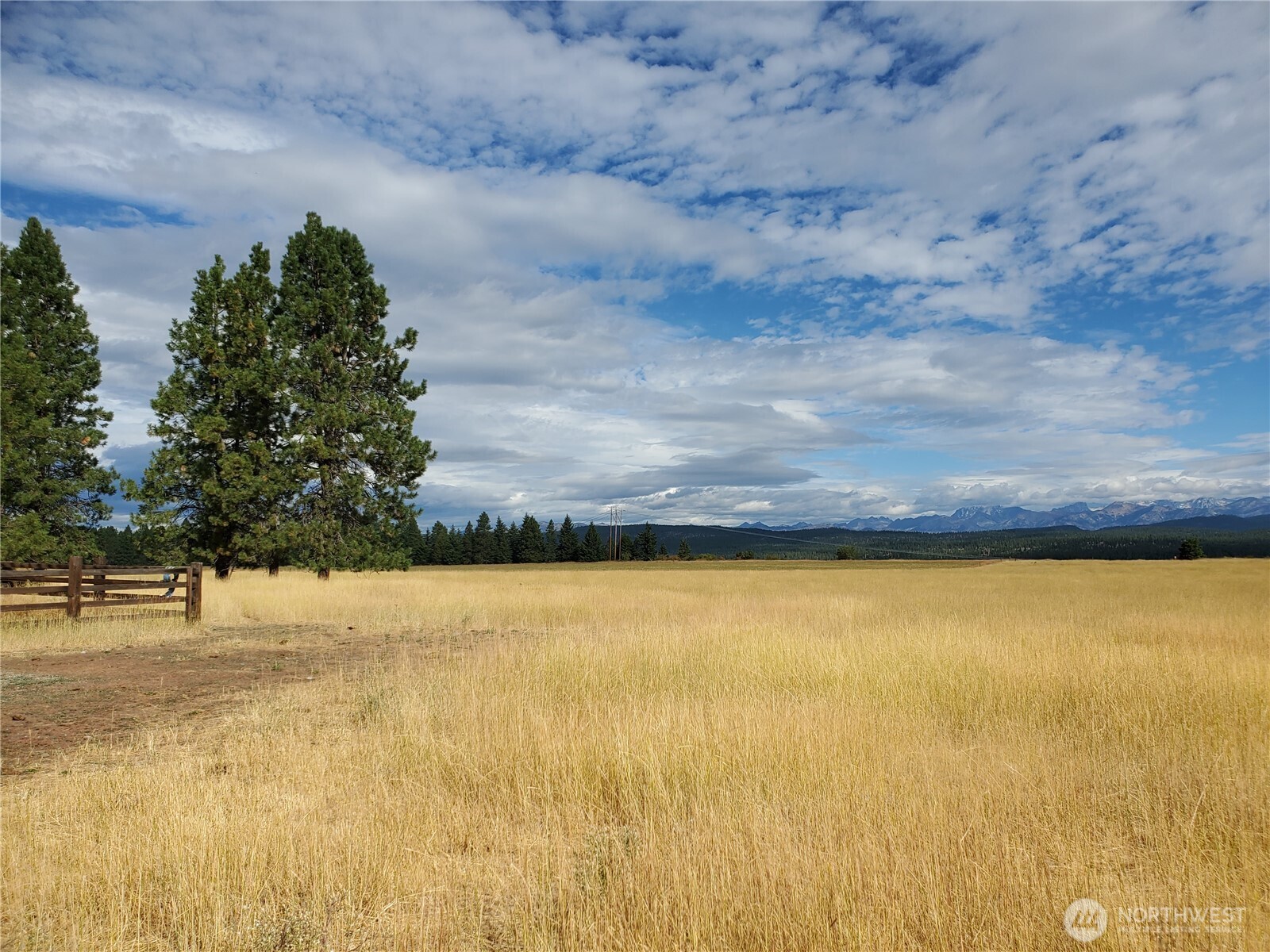 55 Highway 10 Cle Elum, WA 98922 - Photo 12 of 36 a view of an ocean from a balcony