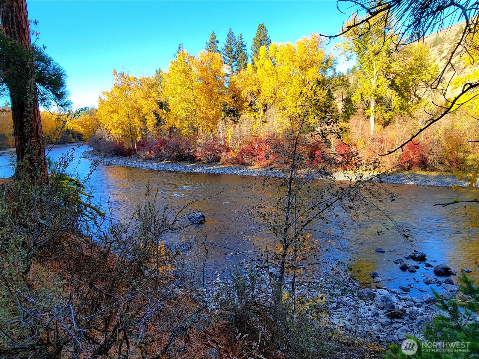 55 Highway 10 Cle Elum, WA 98922 - Photo 29 of 36 a view of a lake with a mountain in the background