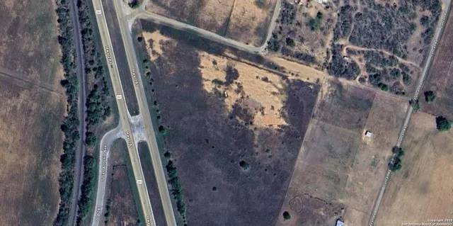 $359,900 | 8774 N Highway 281, Pleasanton, TX 78064