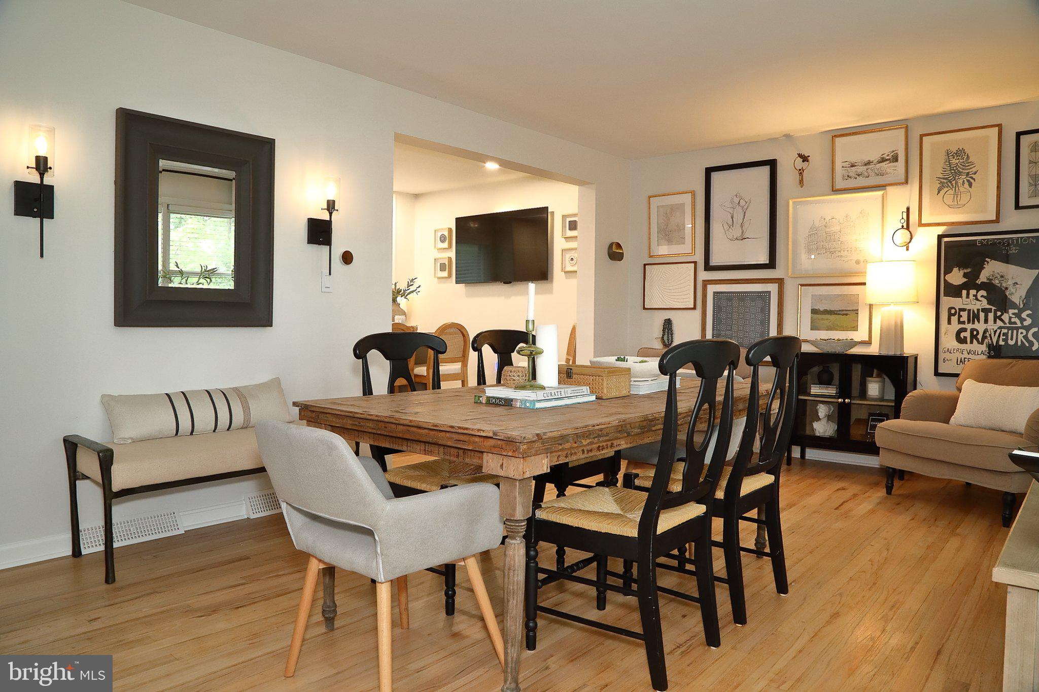 445 Haverhill Road Lancaster, PA 17601 - Photo 27 of 47 Charming dining space with artful flair.