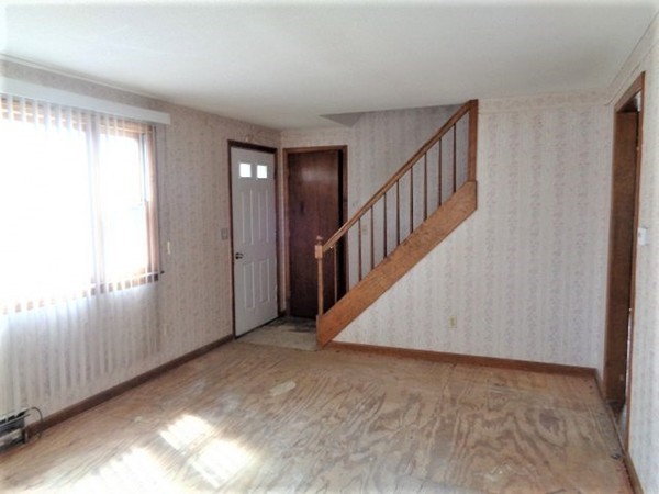 70 Ruthven Street Springfield, MA 01128 - Photo 4 of 18
