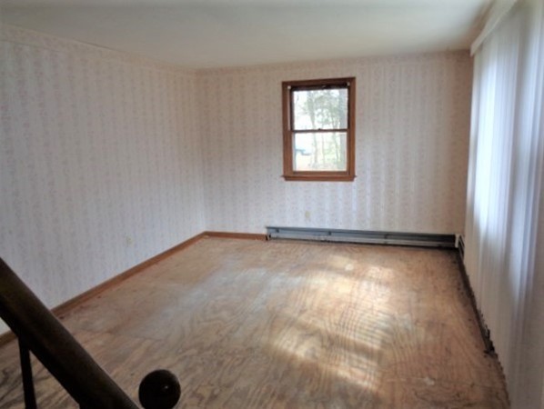 70 Ruthven Street Springfield, MA 01128 - Photo 5 of 18