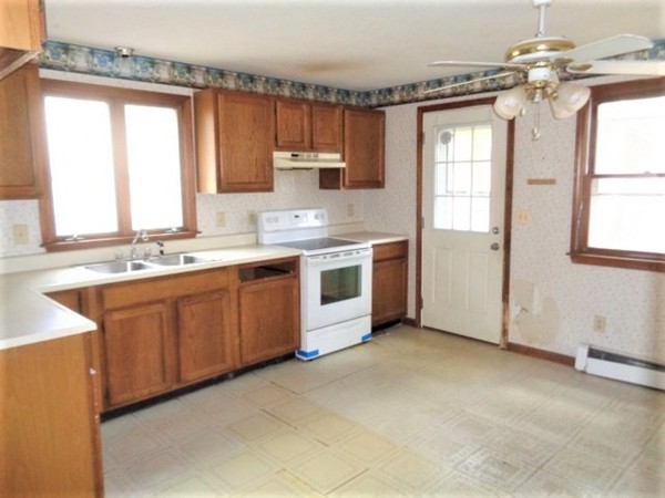 70 Ruthven Street Springfield, MA 01128 - Photo 6 of 18