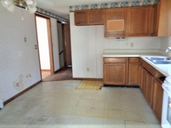 70 Ruthven Street Springfield, MA 01128 - Photo 8 of 18