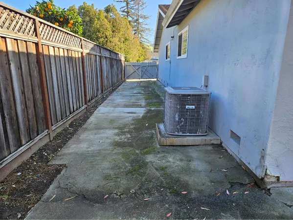 a view of a small backyard of the house
