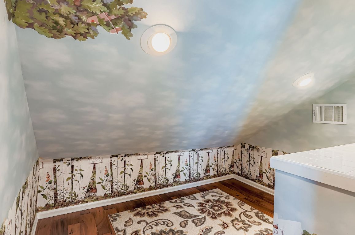 5000 Mission Oaks Boulevard, Unit 61 Austin, TX 78735 - Photo 23 of 27 Kid hideout or play room with built in.