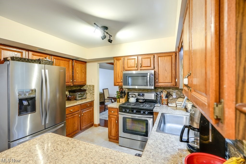 5022 Corliss Road Cleveland, OH 44124 - Photo 9 of 35 Gallery Image 9